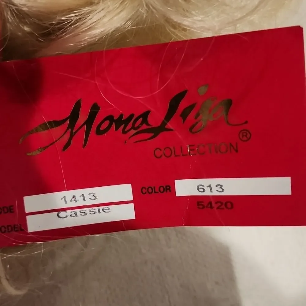NEW Blonde wig! Thick, wavy, gorgeous
